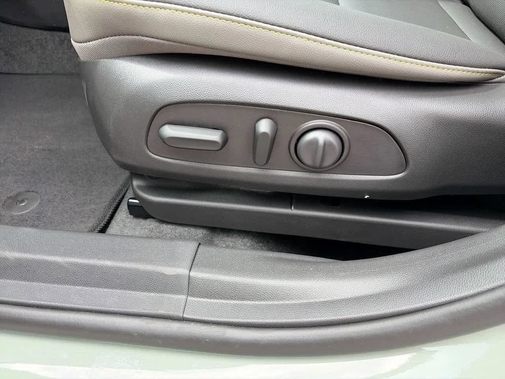 New 2026 Chevrolet Trax ACTIV w/ Driver Confidence Package FWD image 16