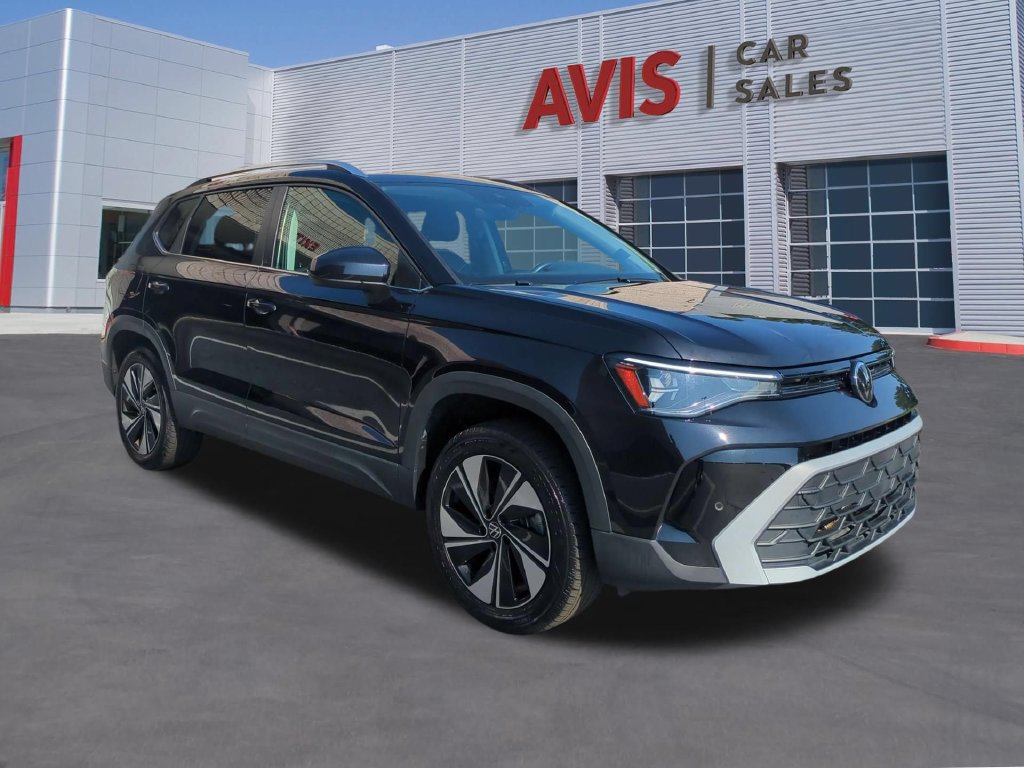 Used 2025 Volkswagen Taos SE AWD/4WD image 3