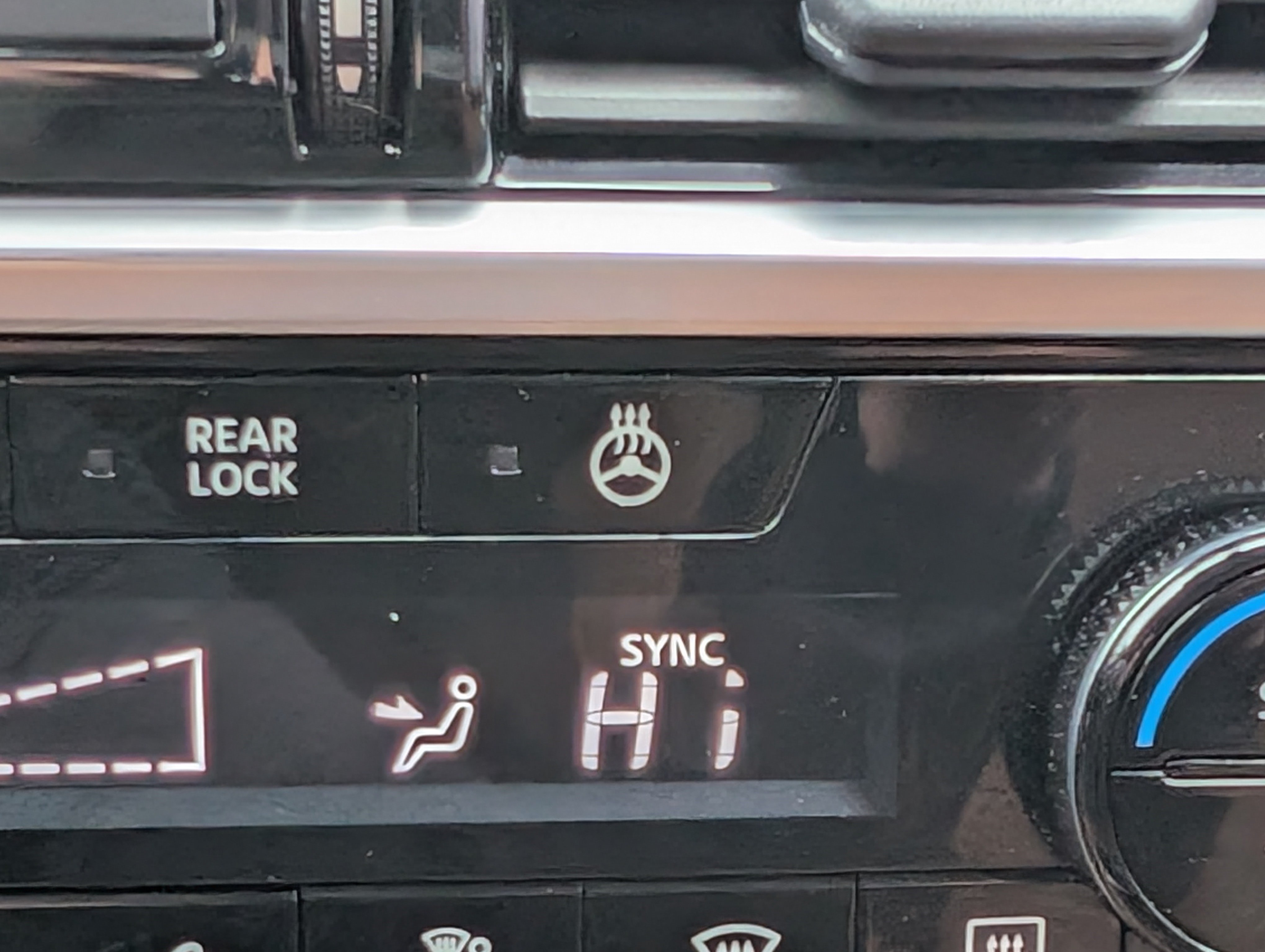 Used 2025 Nissan Pathfinder Platinum w/ Cargo Package FWD image 34