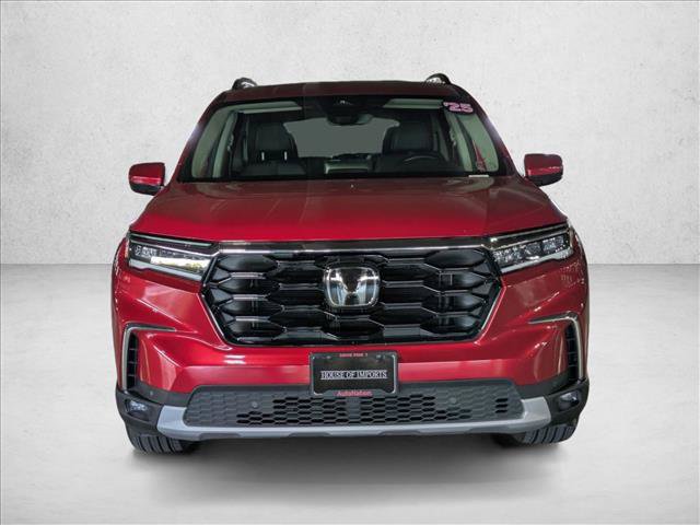 Used 2025 Honda Pilot Touring image 2