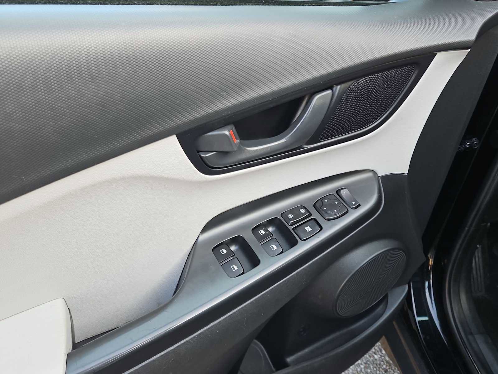 Used 2022 Hyundai Kona SE image 18