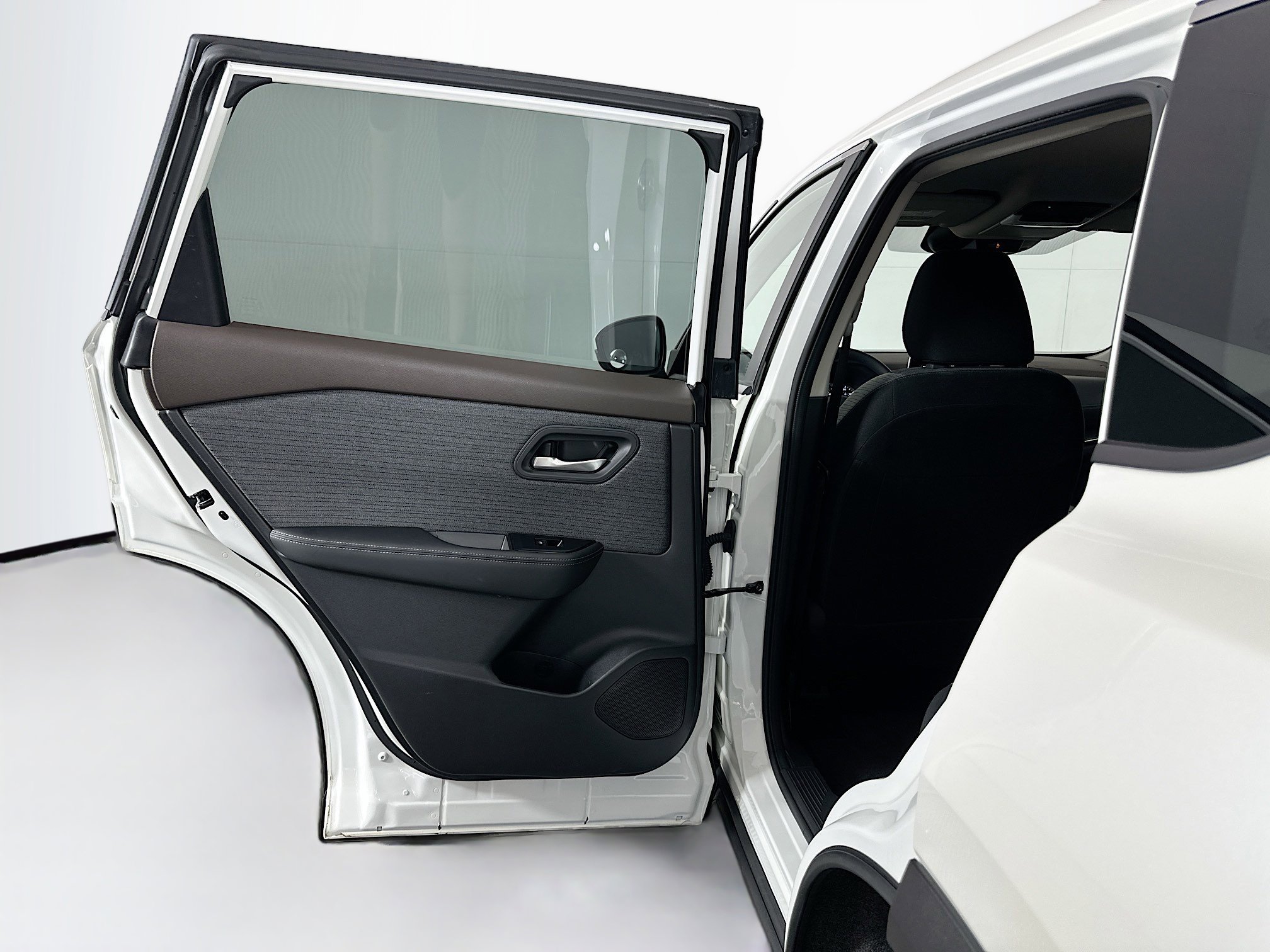 Used 2023 Nissan Rogue SV image 24