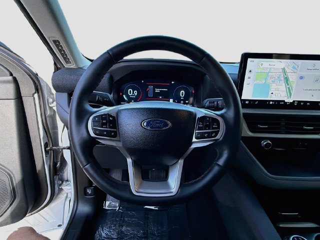Used 2025 Ford Explorer Active RWD image 11