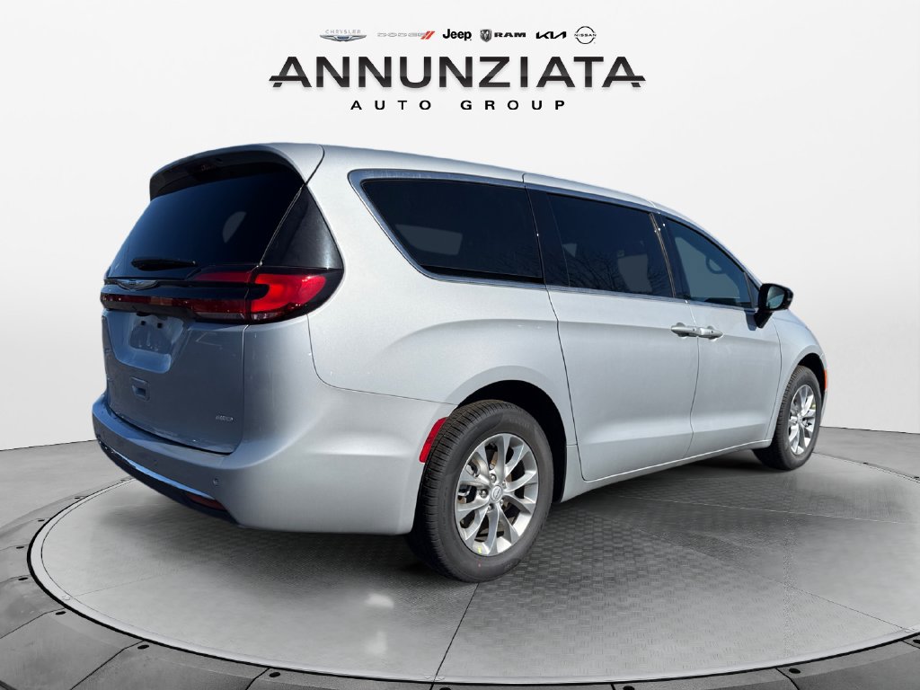 New 2026 Chrysler Pacifica Select AWD/4WD image 5