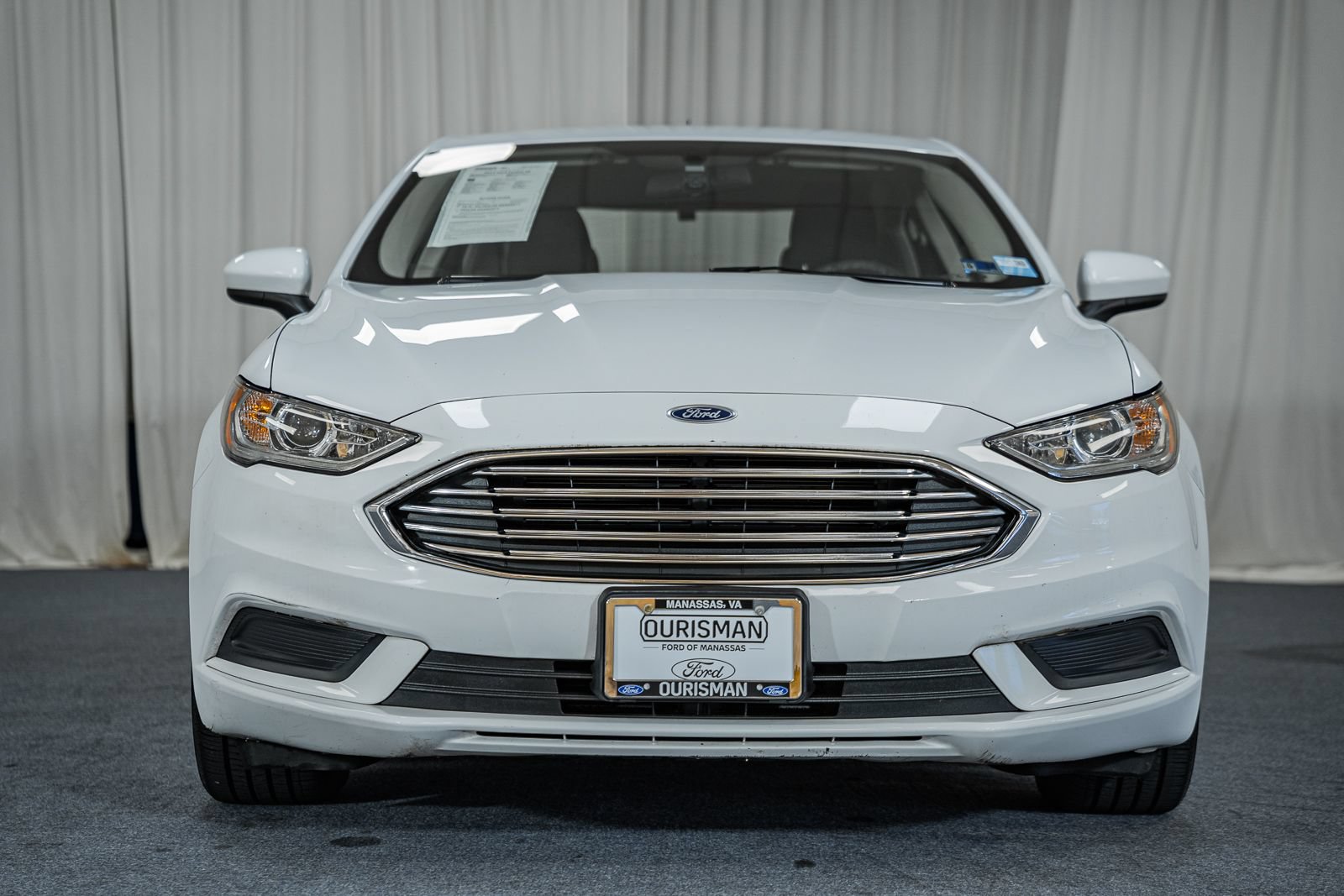 Used 2017 Ford Fusion SE FWD image 2