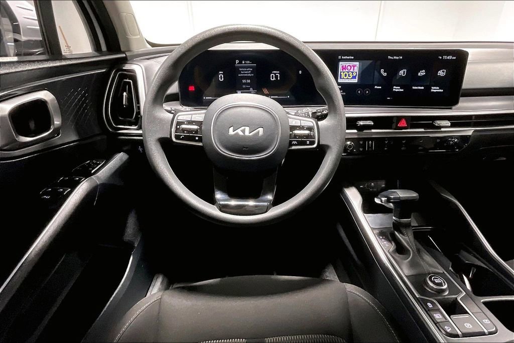 Used 2024 Kia Sorento LX FWD image 7
