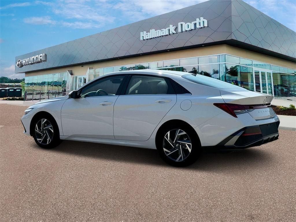 New 2025 Hyundai Elantra Limited FWD image 4