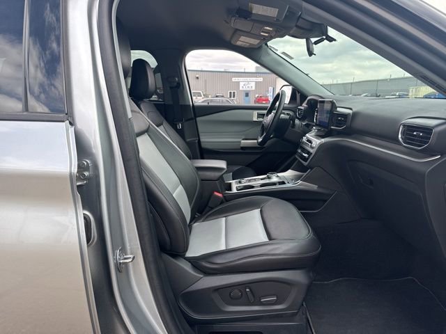 Used 2023 Ford Explorer XLT w/ Equipment Group 202A AWD/4WD image 13