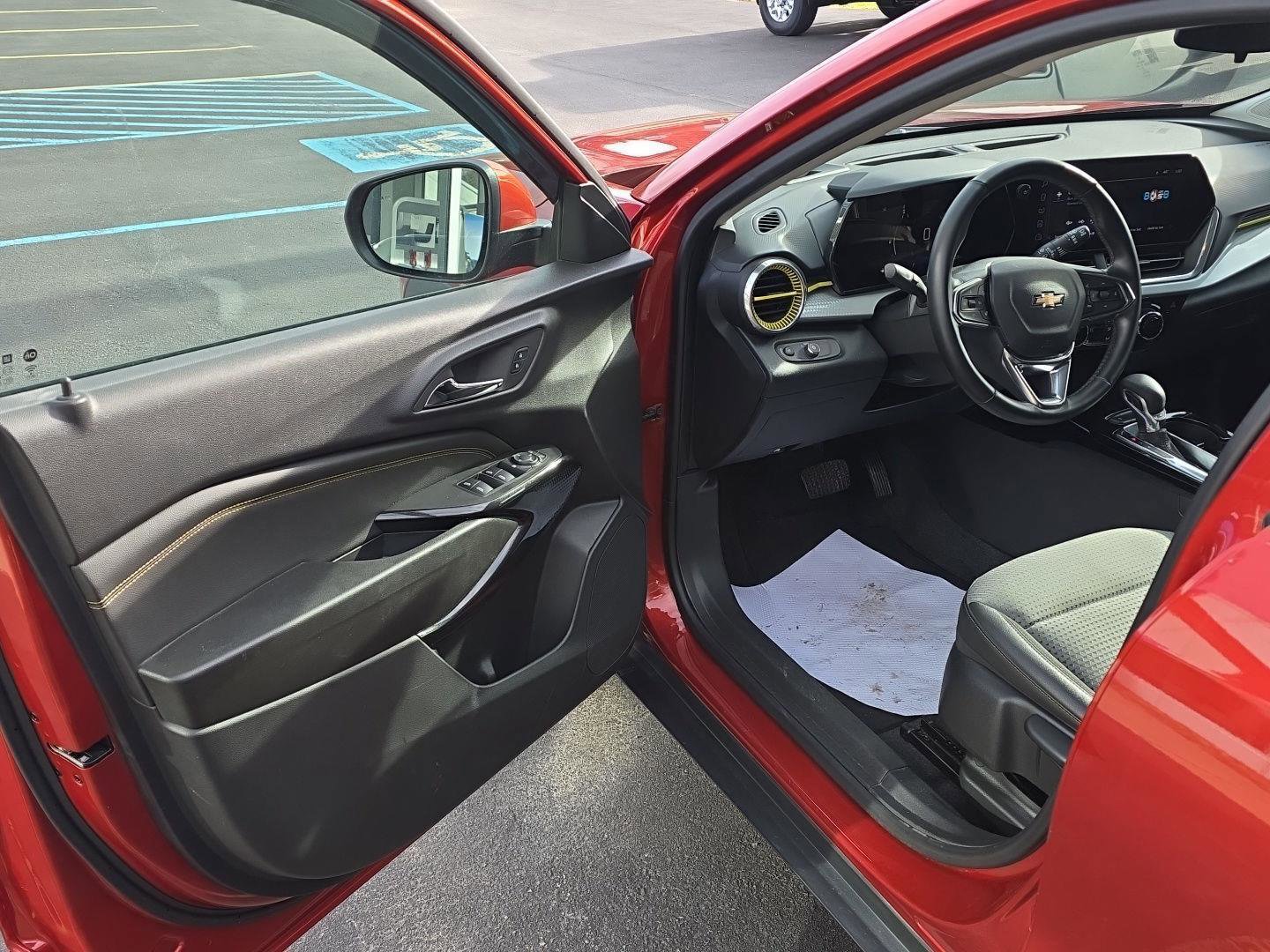 Used 2024 Chevrolet Trax LT w/ Driver Confidence Package image 10