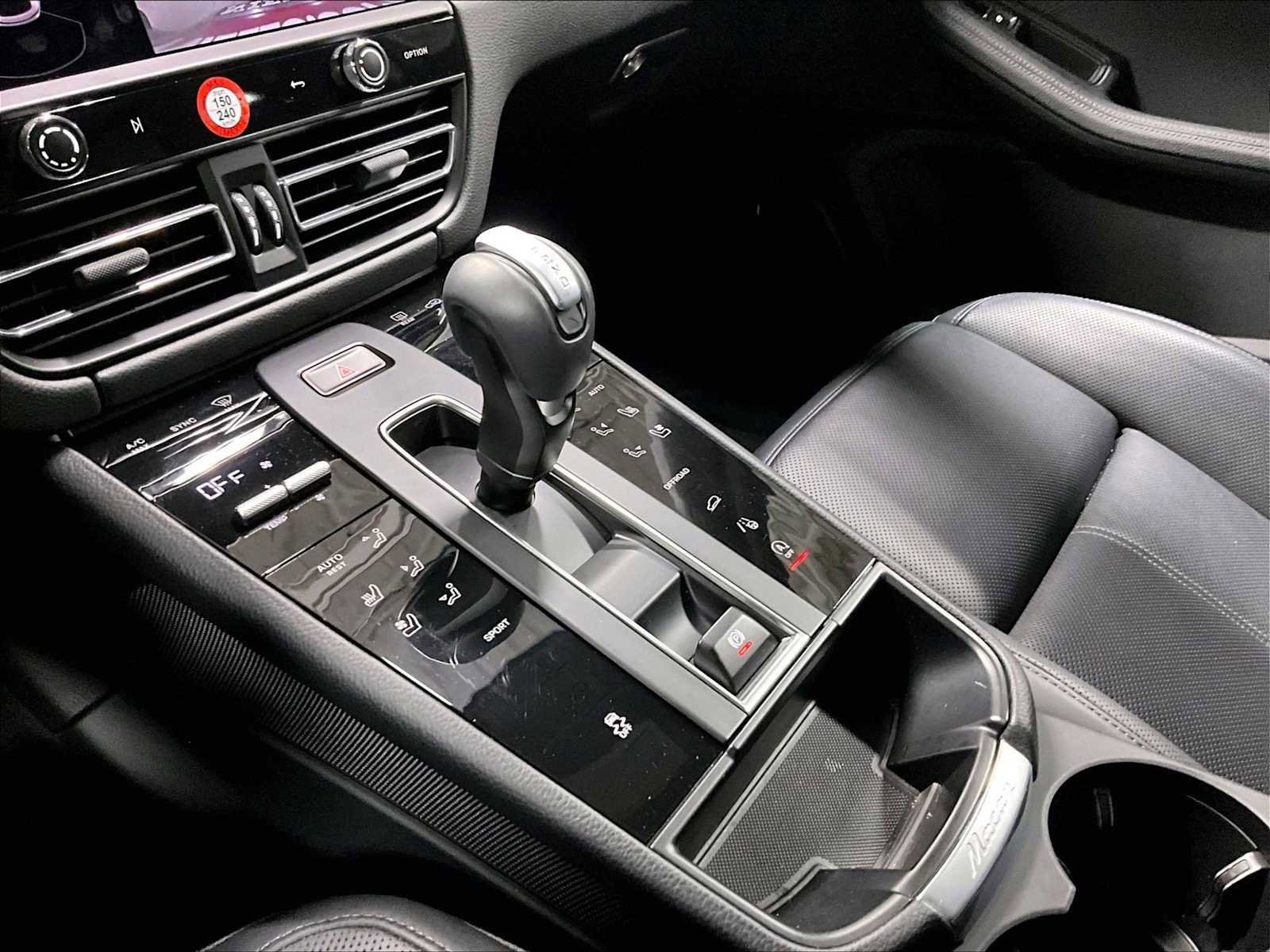 Used 2025 Porsche Macan image 20