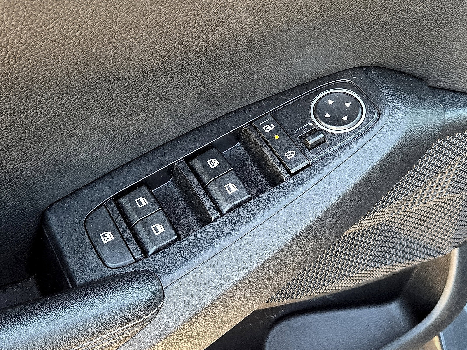 Used 2025 Kia Seltos EX FWD image 21
