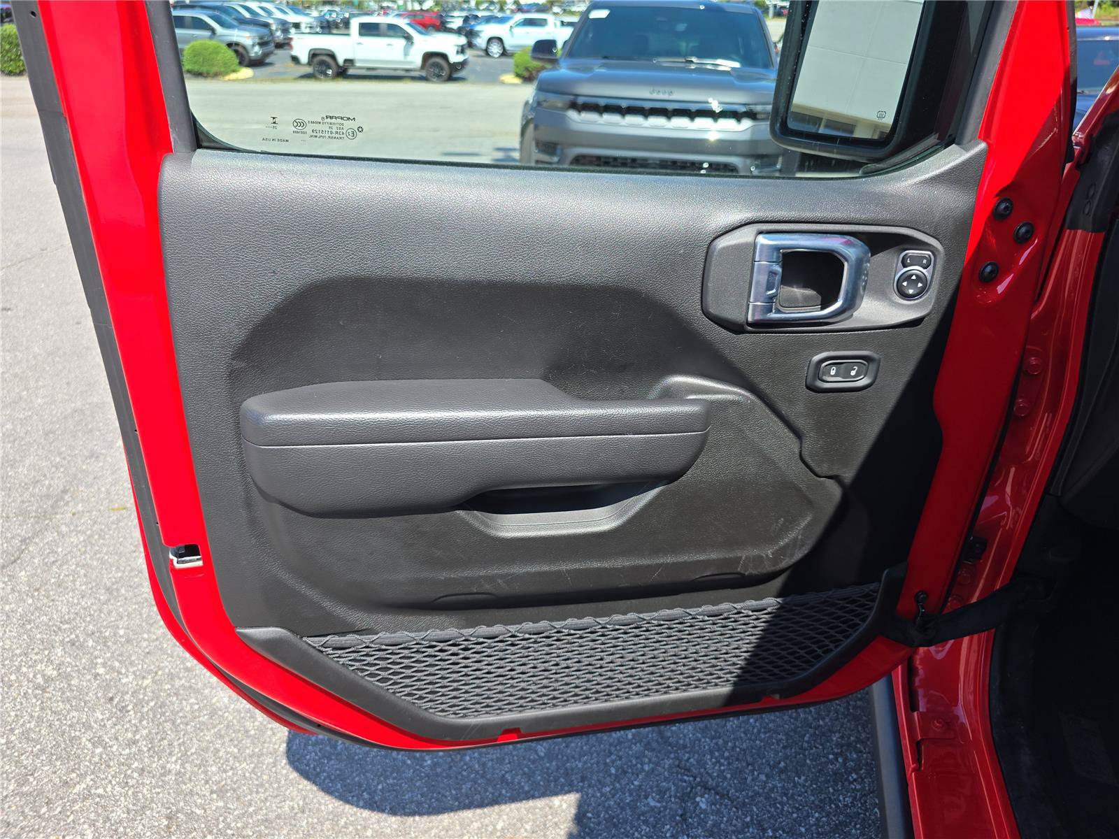 Used 2026 Jeep Wrangler Unlimited Rubicon AWD/4WD image 18
