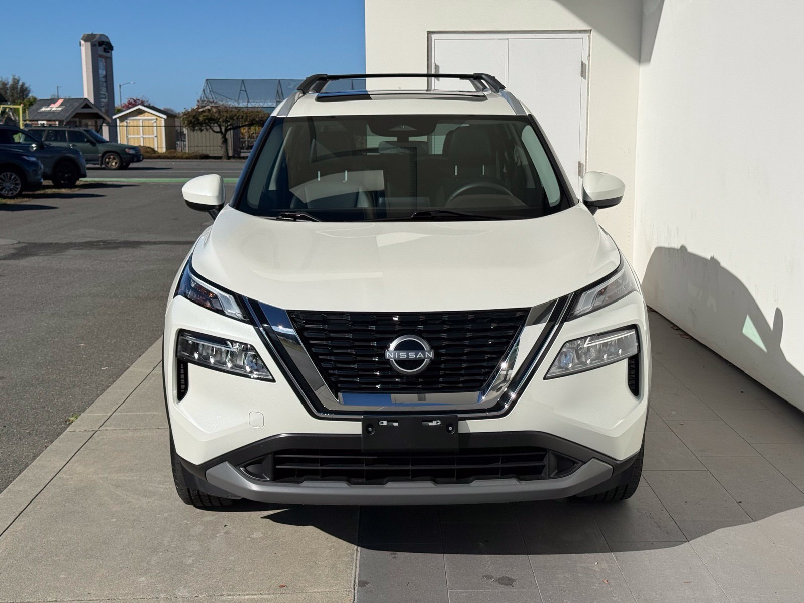 Used 2023 Nissan Rogue SV w/ SV Premium B Package AWD/4WD image 2