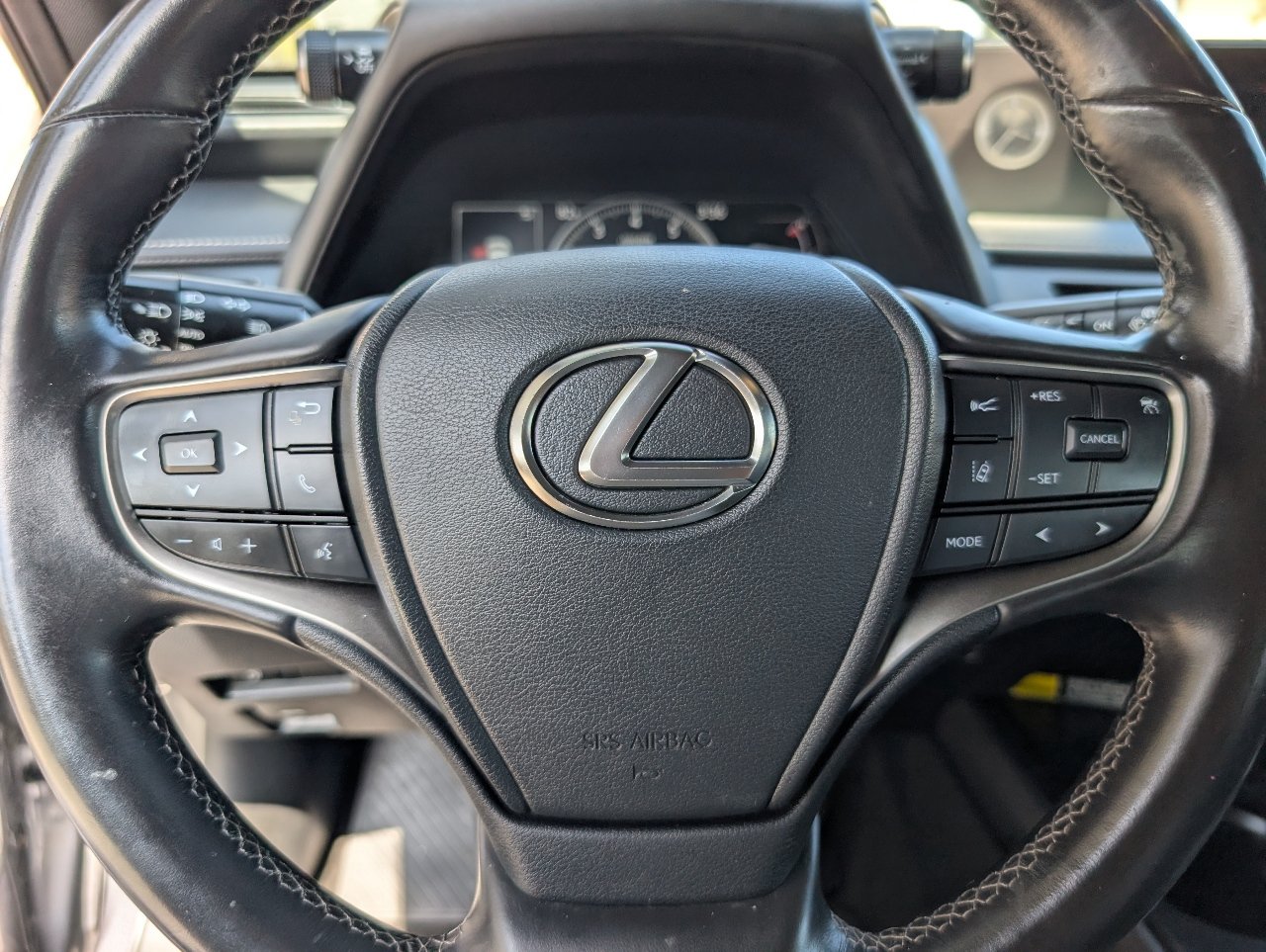 Used 2021 Lexus UX 200 w/ Accessory Package (Z1) FWD image 18