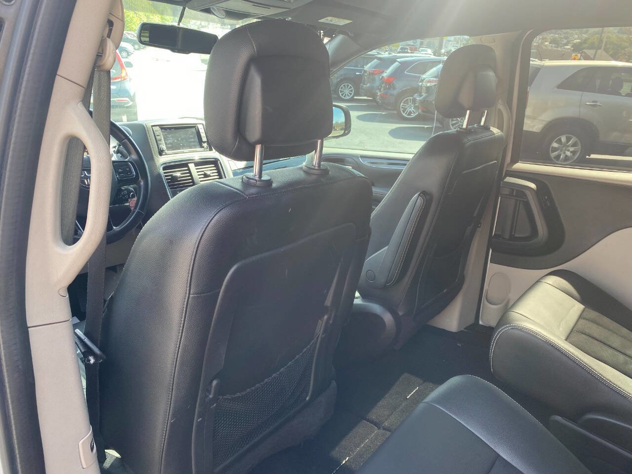 Used 2018 Dodge Grand Caravan SXT image 21