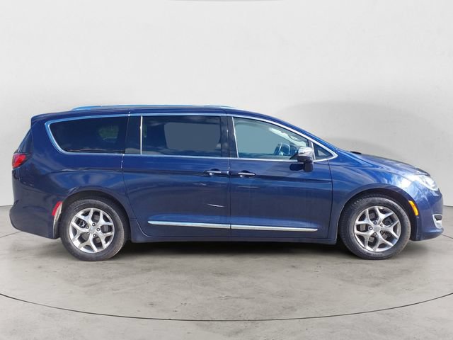 Used 2017 Chrysler Pacifica Limited w/ UConnect Theater Package FWD image 4