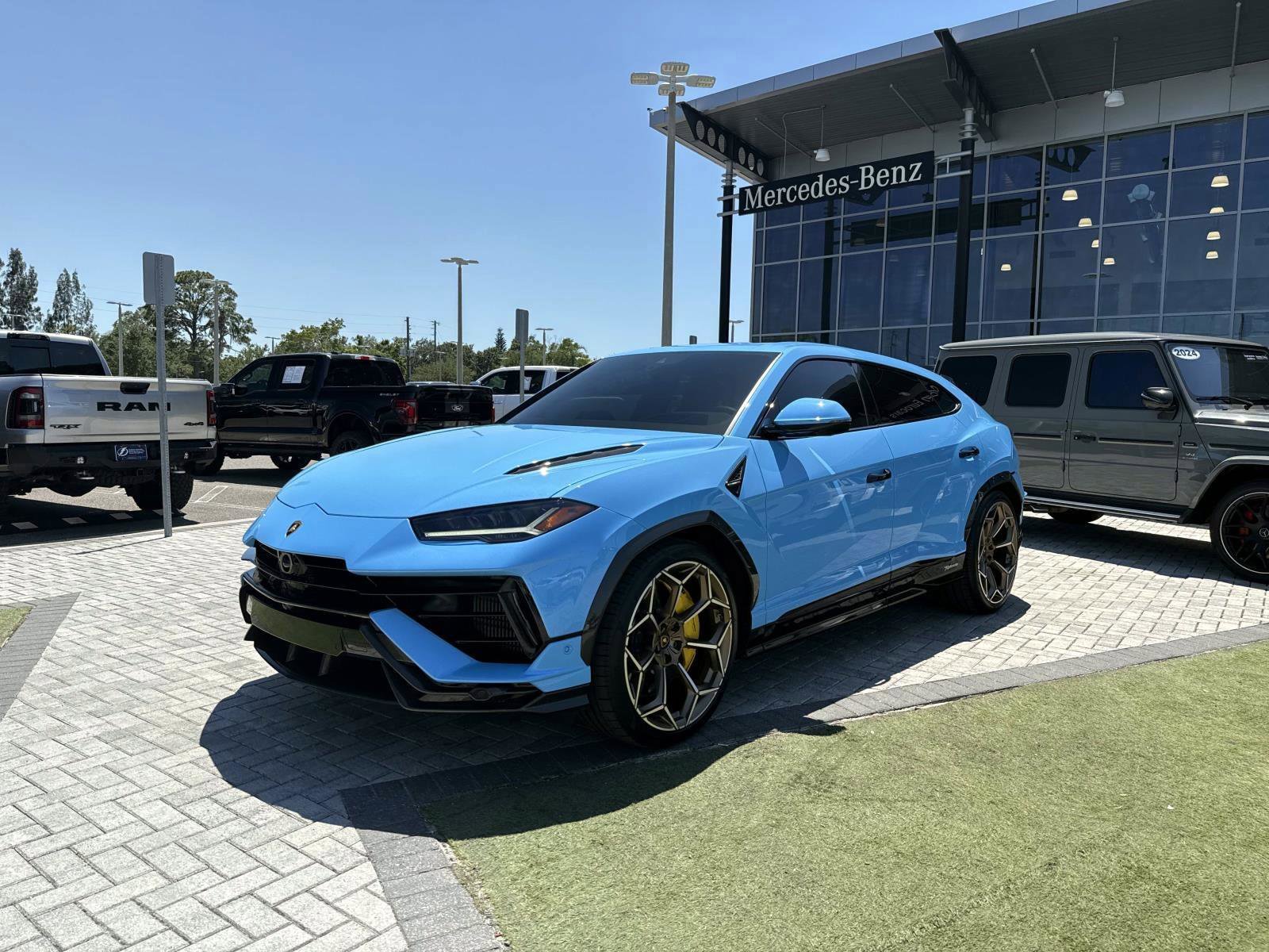 Used 2024 Lamborghini Urus Performante AWD/4WD image 2