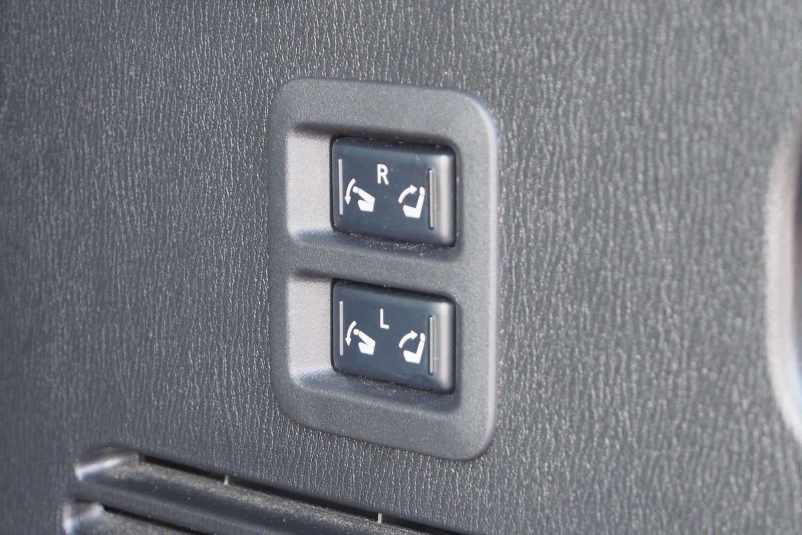 Used 2023 Nissan Armada Platinum w/ Captain's Chairs Package AWD/4WD image 21