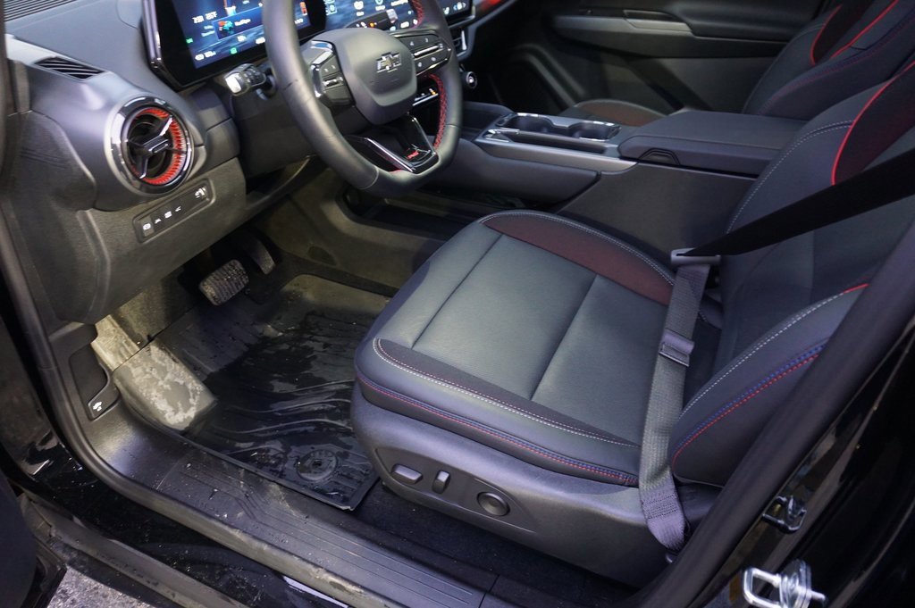 Used 2025 Chevrolet Equinox EV RS image 24