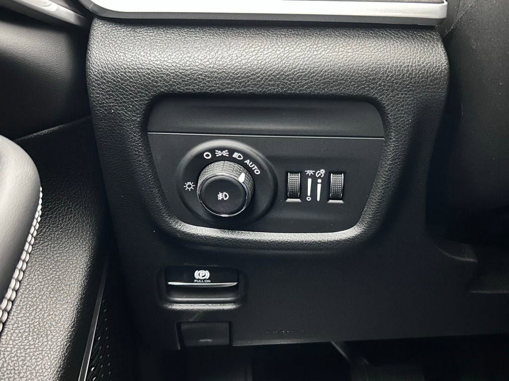 New 2026 Jeep Grand Cherokee Limited w/ Limited Altitude Package image 19
