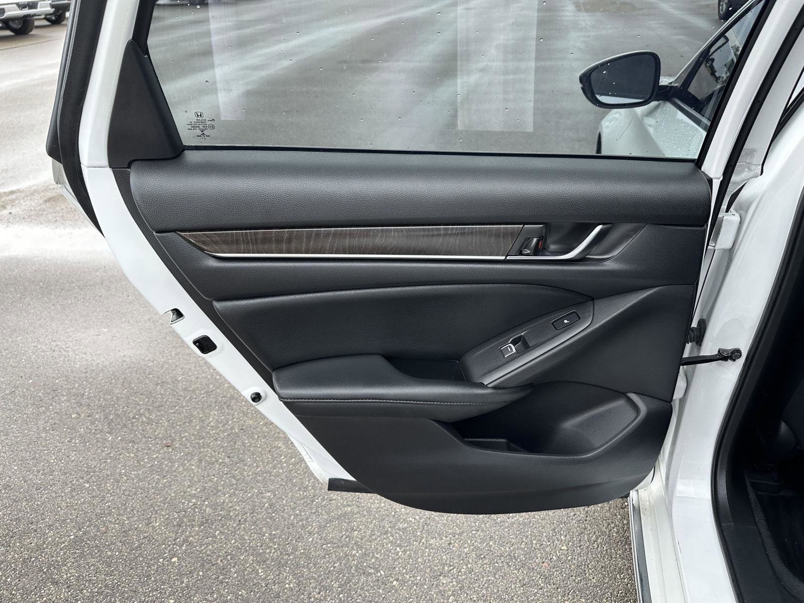 Used 2022 Honda Accord Touring image 15