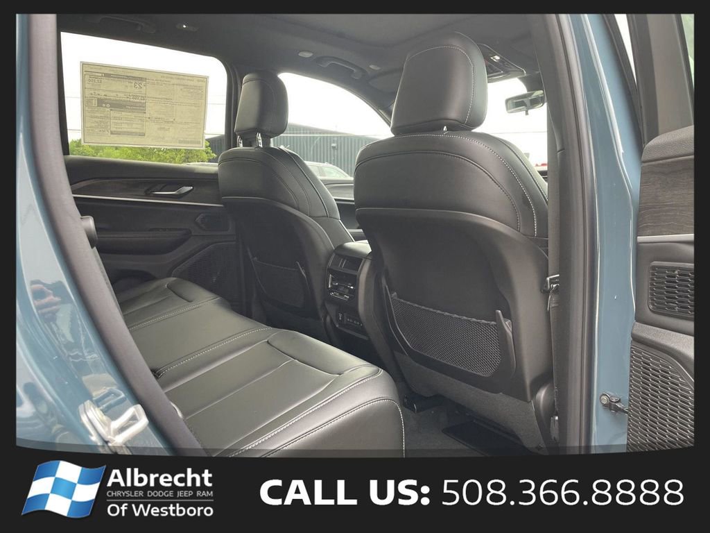 New 2026 Jeep Grand Cherokee Limited AWD/4WD image 13