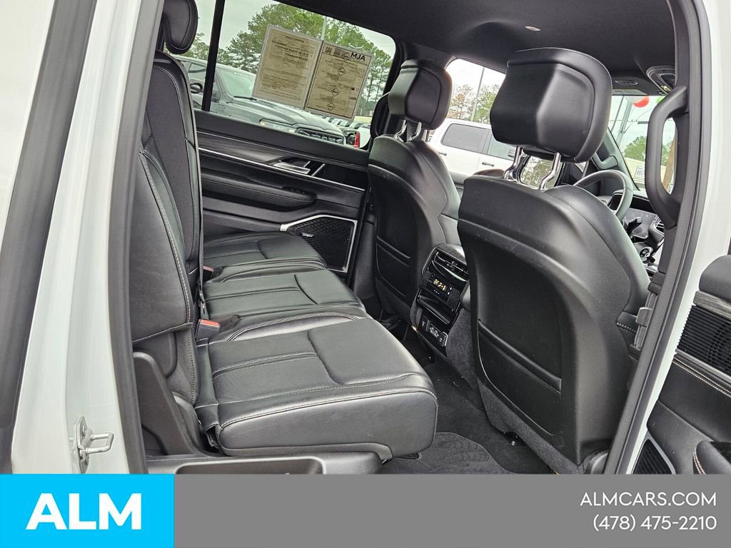 Used 2023 Jeep Wagoneer Series II AWD/4WD image 19