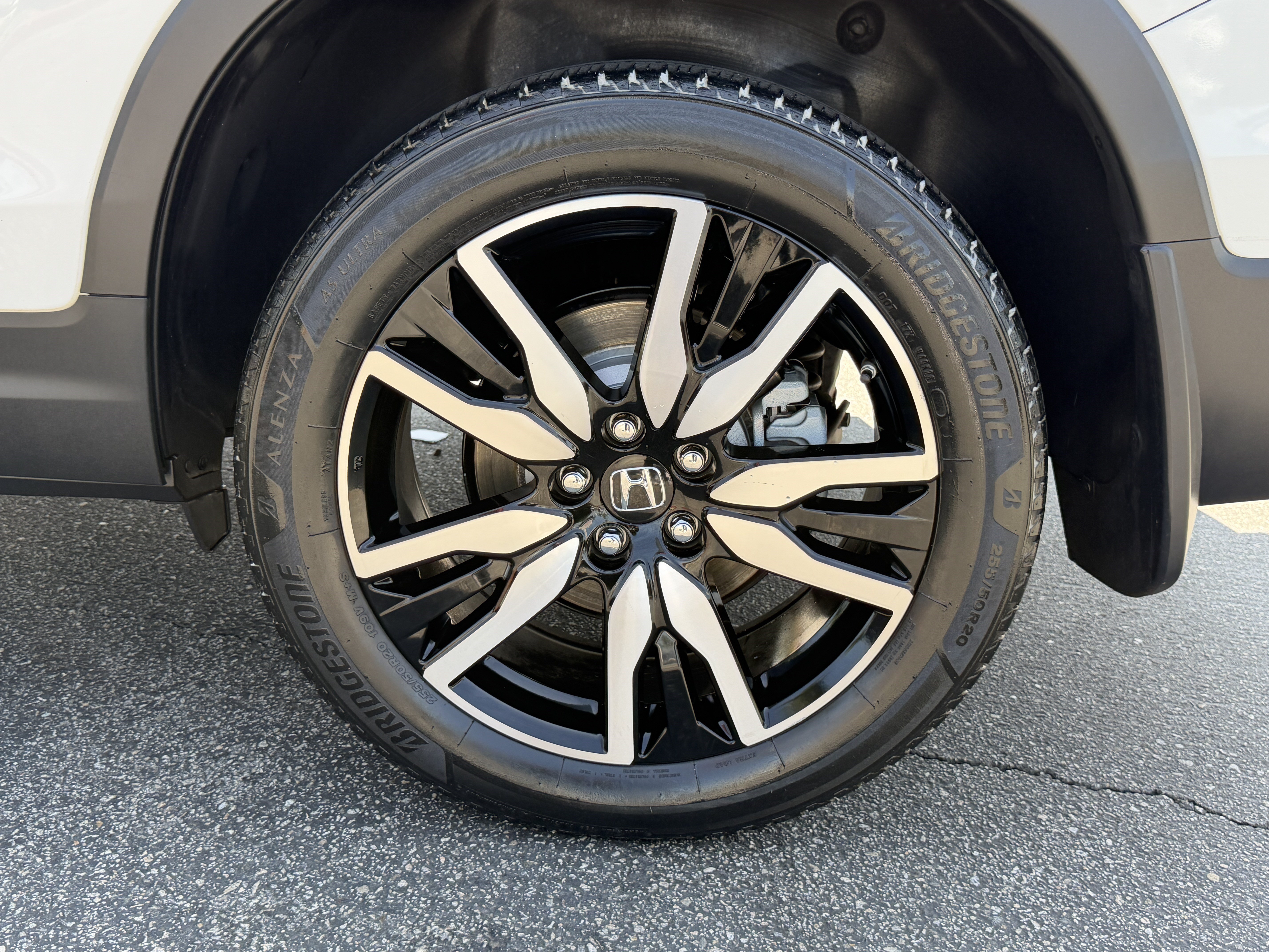 Used 2022 Honda Pilot Touring image 11