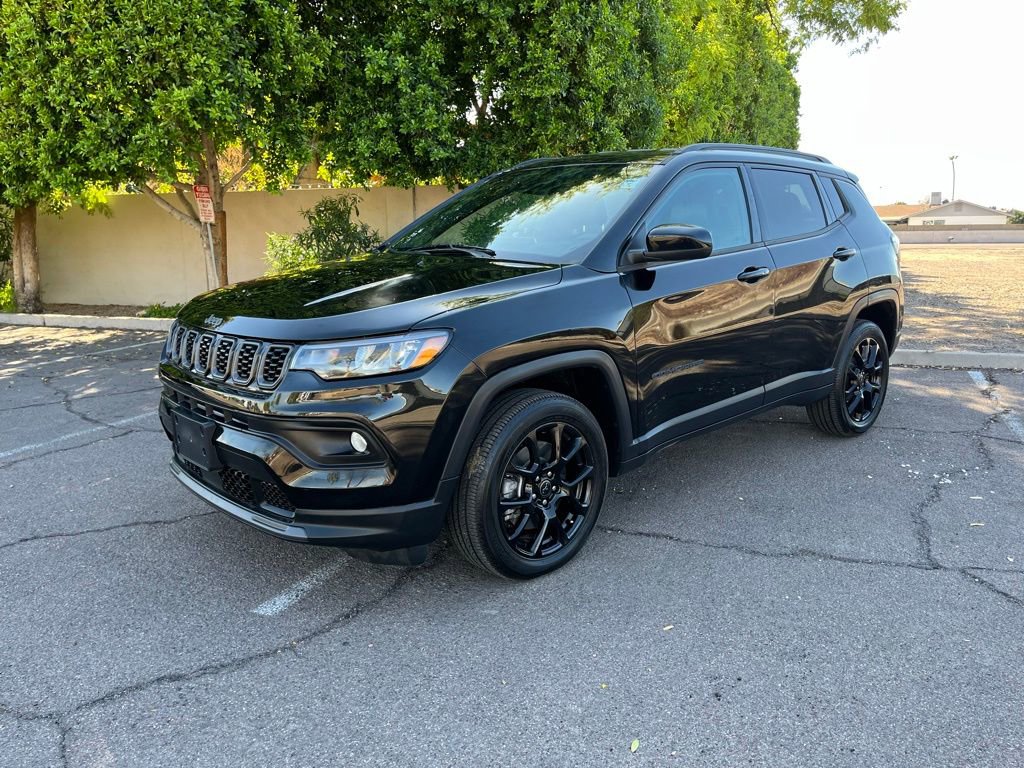 Used 2025 Jeep Compass Latitude w/ Altitude Special Edition image 4