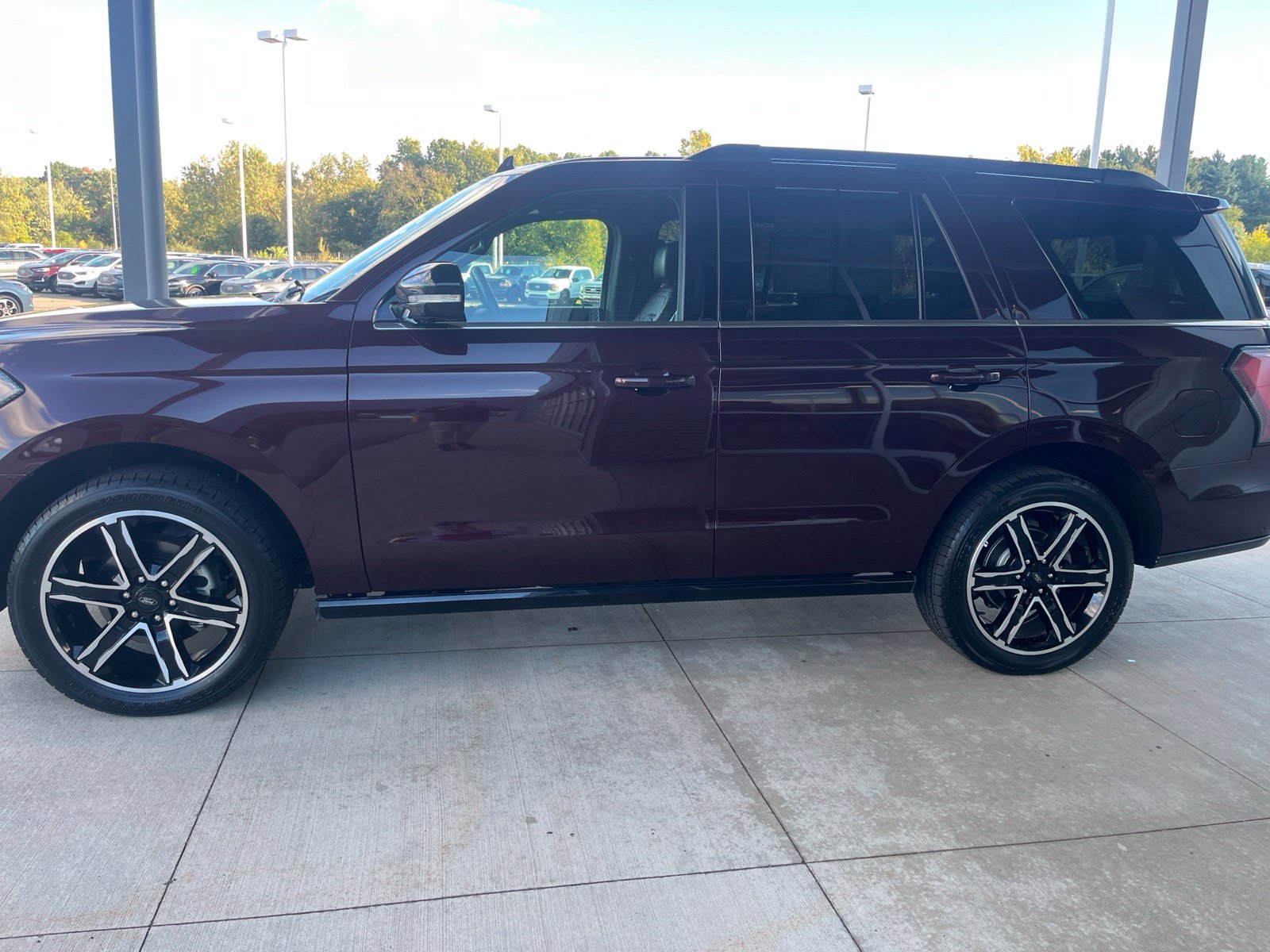 Certified 2020 Ford Expedition Limited w/ Equipment Group 303A AWD/4WD image 2