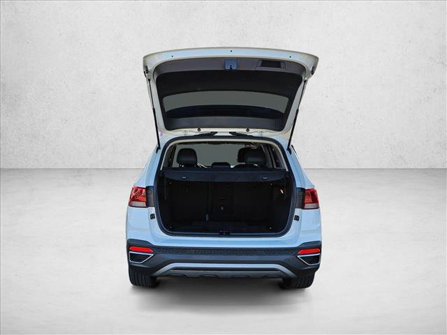 Used 2022 Volkswagen Taos SE FWD image 6