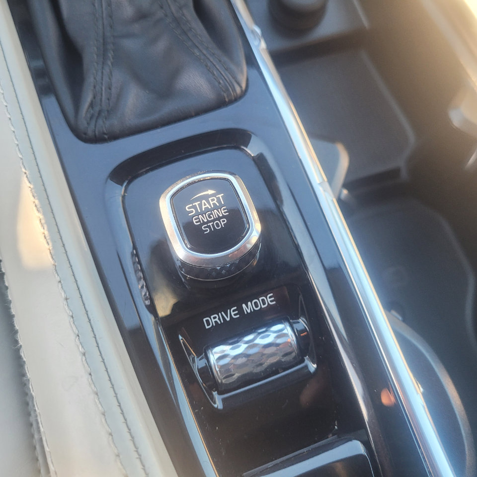 Used 2020 Volvo XC90 T6 Inscription w/ Protection Package Premier image 27