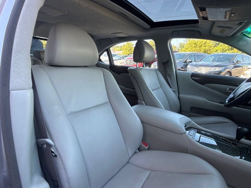 Used 2007 Lexus LS 460 L w/ Luxury Pkg RWD image 18