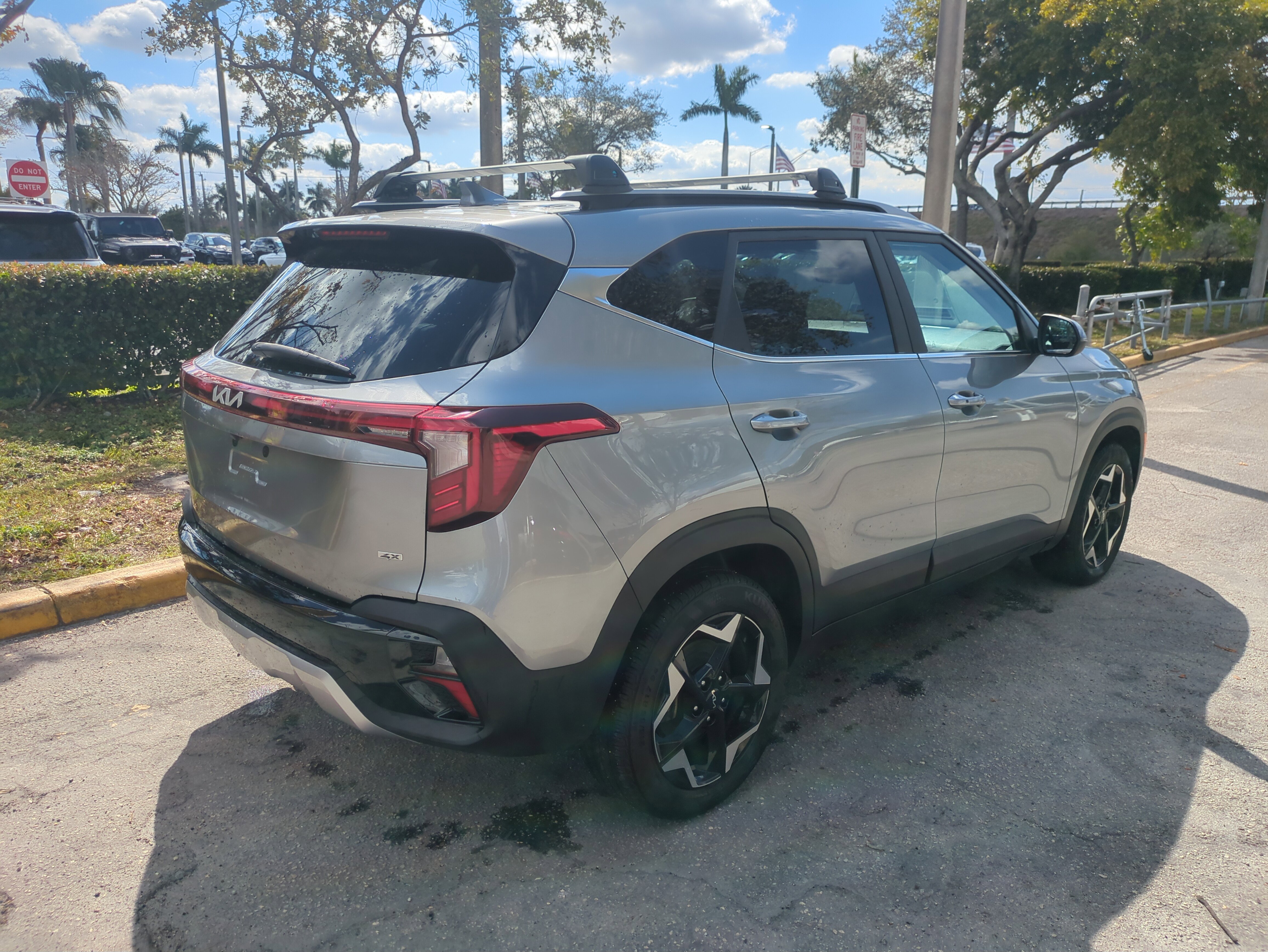 Used 2024 Kia Seltos EX image 5