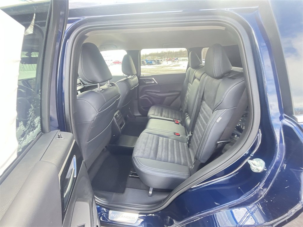 New 2025 Mitsubishi Outlander SE image 22