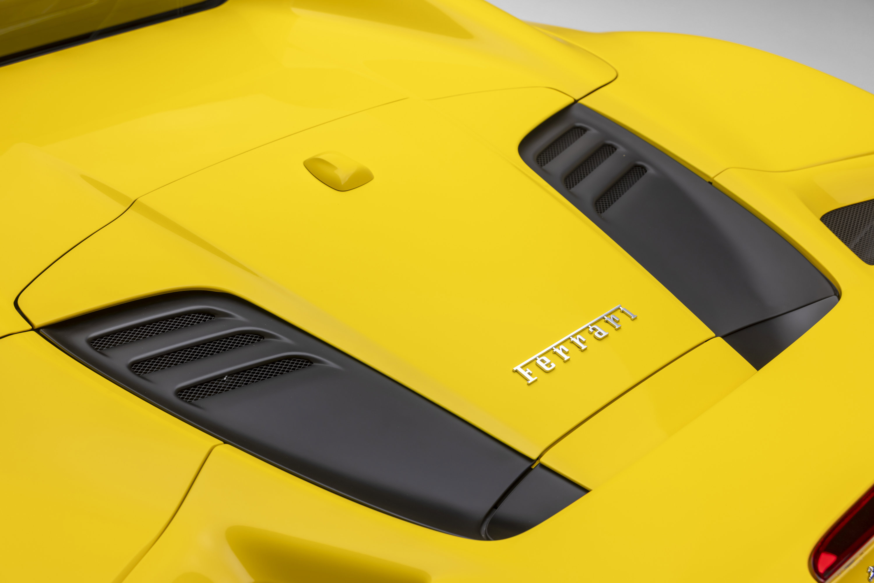 Certified 2022 Ferrari F8 Tributo RWD image 32