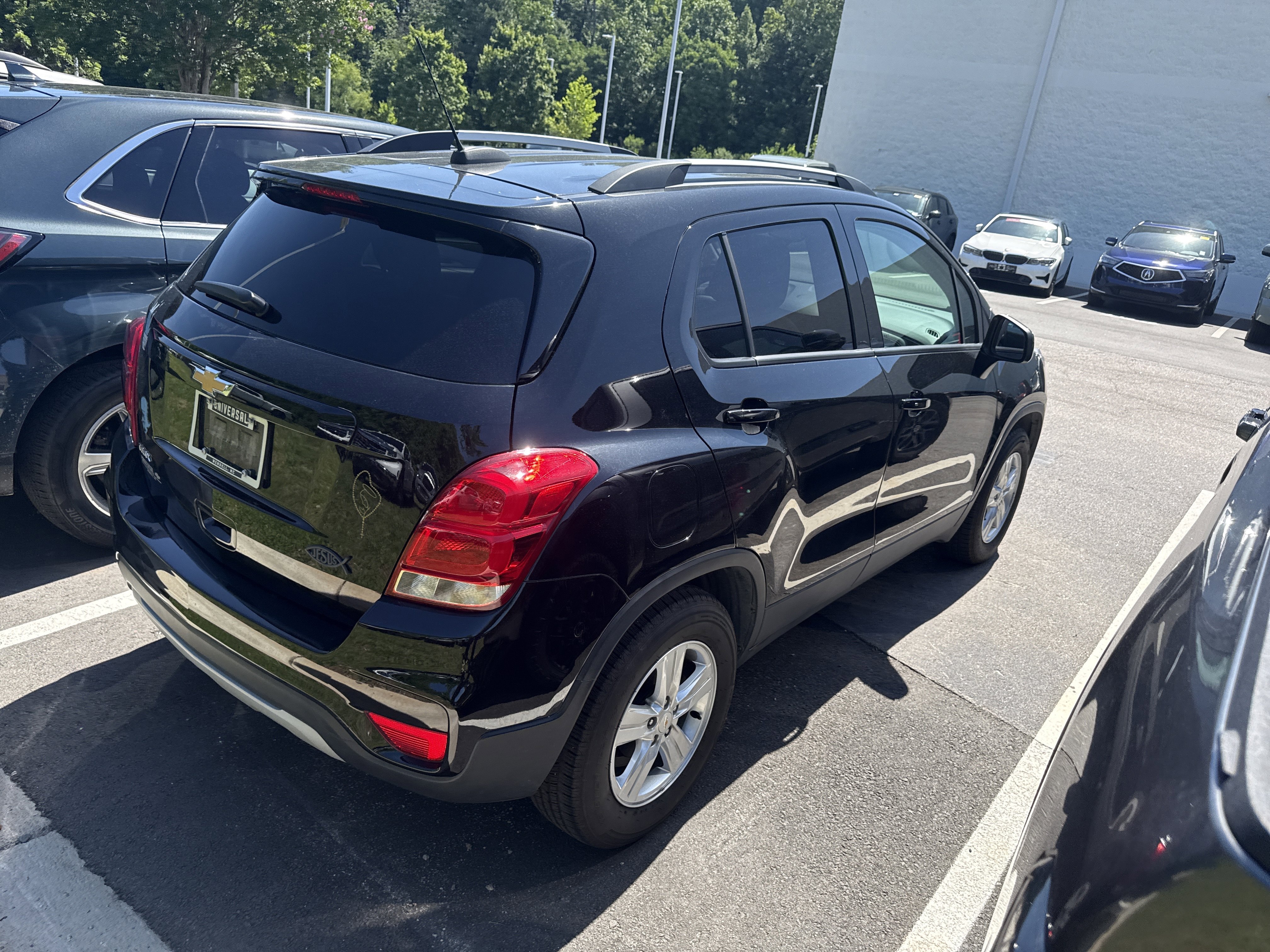 Used 2021 Chevrolet Trax LT w/ LT Convenience Package FWD image 6