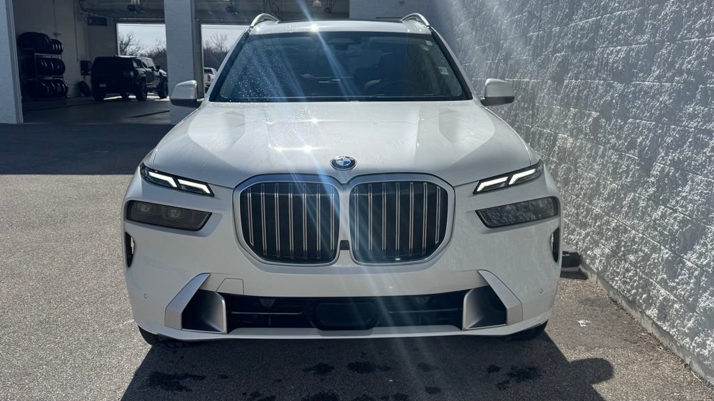 Used 2023 BMW X7 xDrive40i w/ Premium Package image 5