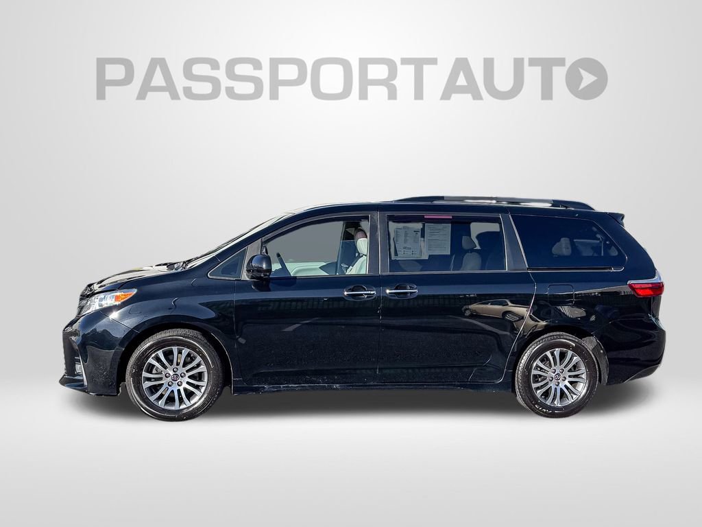 Used 2019 Toyota Sienna XLE image 2