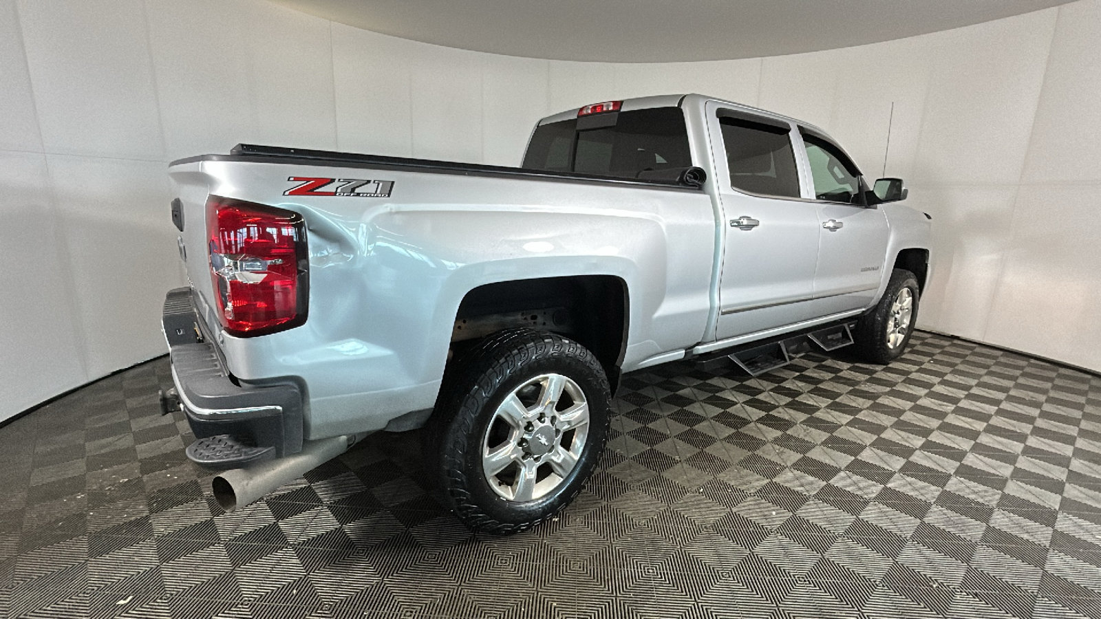 Used 2019 Chevrolet Silverado 2500 LTZ w/ Duramax Plus Package AWD/4WD image 3