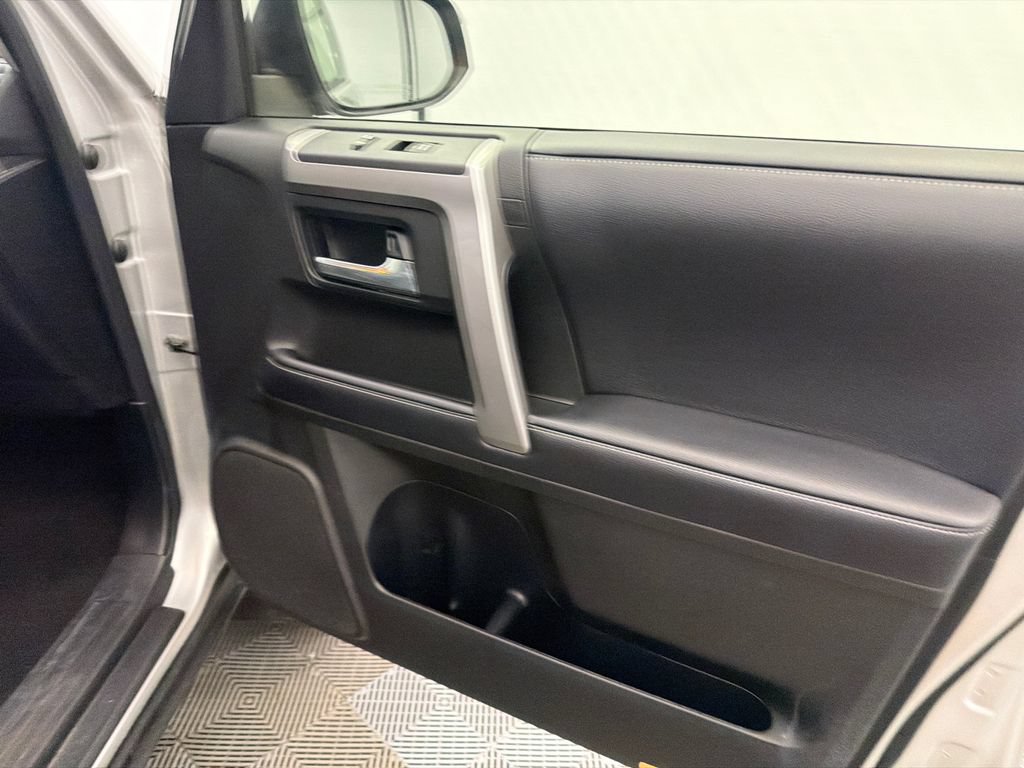 Used 2019 Toyota 4Runner SR5 AWD/4WD image 15