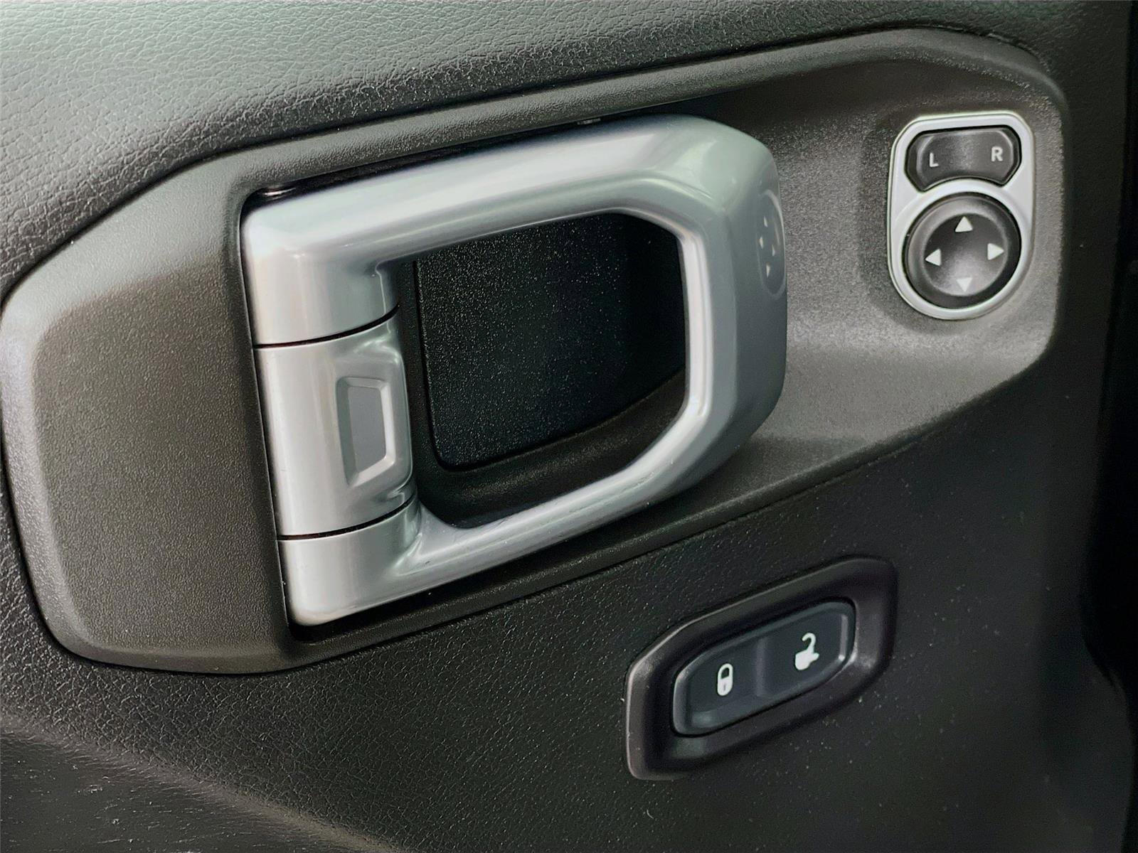 Used 2018 Jeep Wrangler Unlimited Sport S image 20