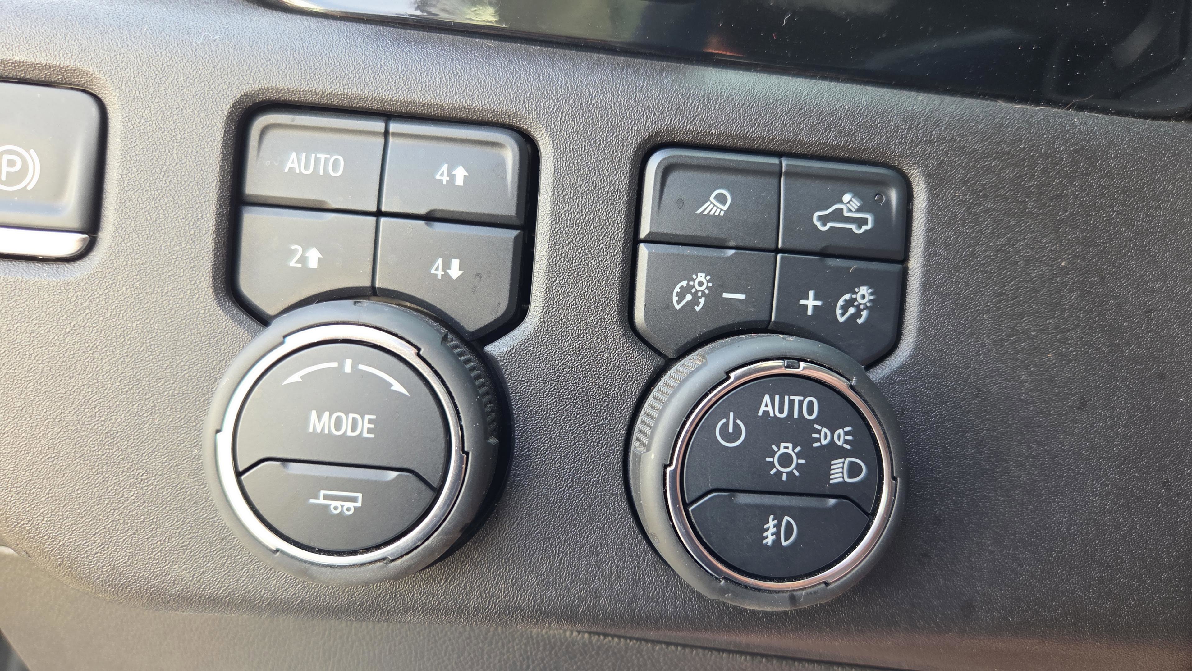 Used 2025 Chevrolet Silverado 2500 LTZ w/ LTZ Premium Package image 34