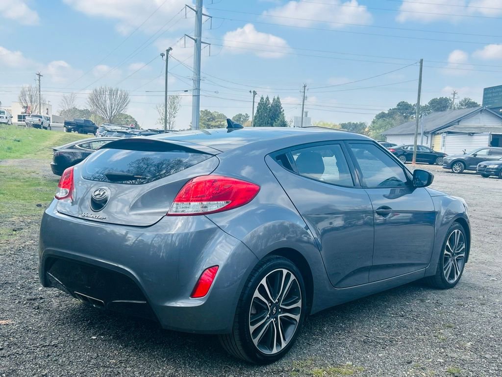 Used 2017 Hyundai Veloster image 8