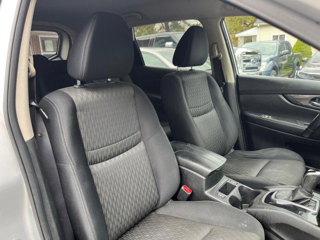 Used 2017 Nissan Rogue SV image 13