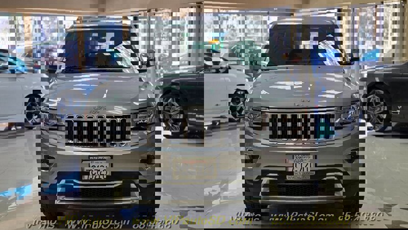 Used 2014 Jeep Grand Cherokee Limited w/ Luxury Group II image 9