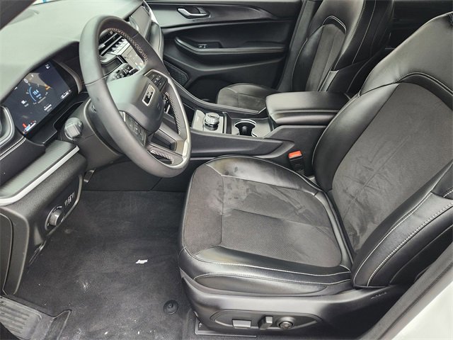 Used 2024 Jeep Grand Cherokee Altitude image 13