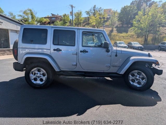 Used 2013 Jeep Wrangler Unlimited Sahara w/ Connectivity Group AWD/4WD image 5