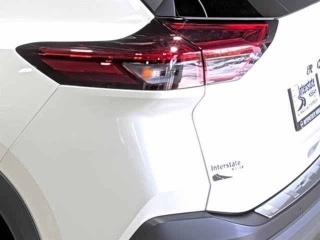 Used 2023 Nissan Rogue SV AWD/4WD image 10