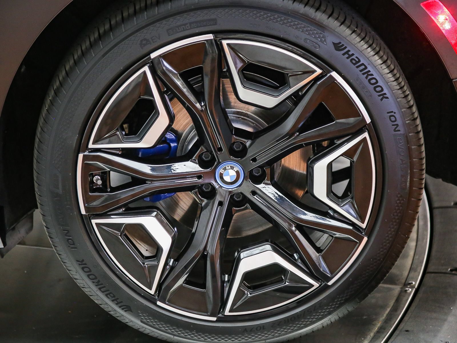 Certified 2024 BMW iX xDrive50 w/ Premium Package AWD/4WD image 11